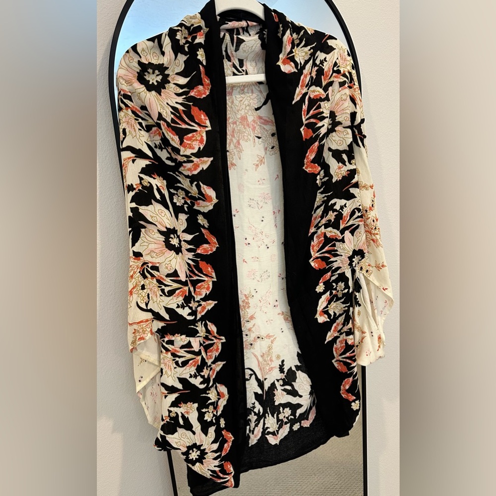 Anthropologie Black and Cream Floral Kimono